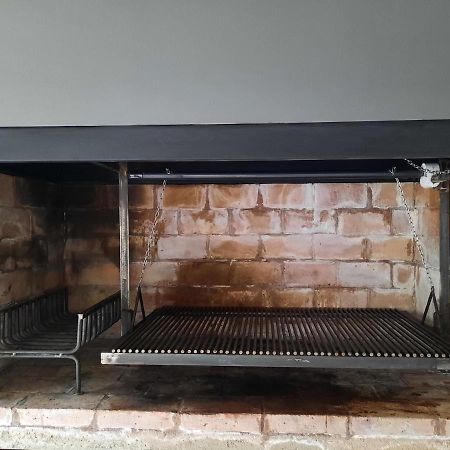 Casa De Invitados Con Parrilla Y Horno A Lena Ushuaia Eksteriør billede