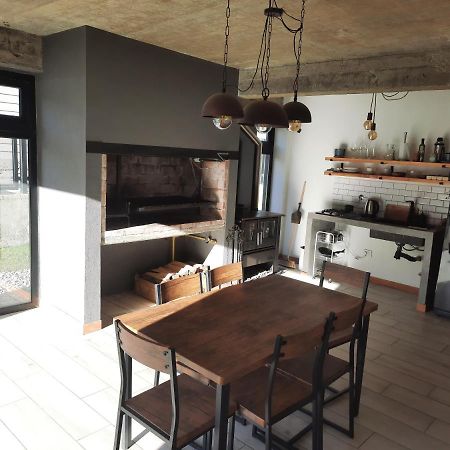 Casa De Invitados Con Parrilla Y Horno A Lena Ushuaia Eksteriør billede