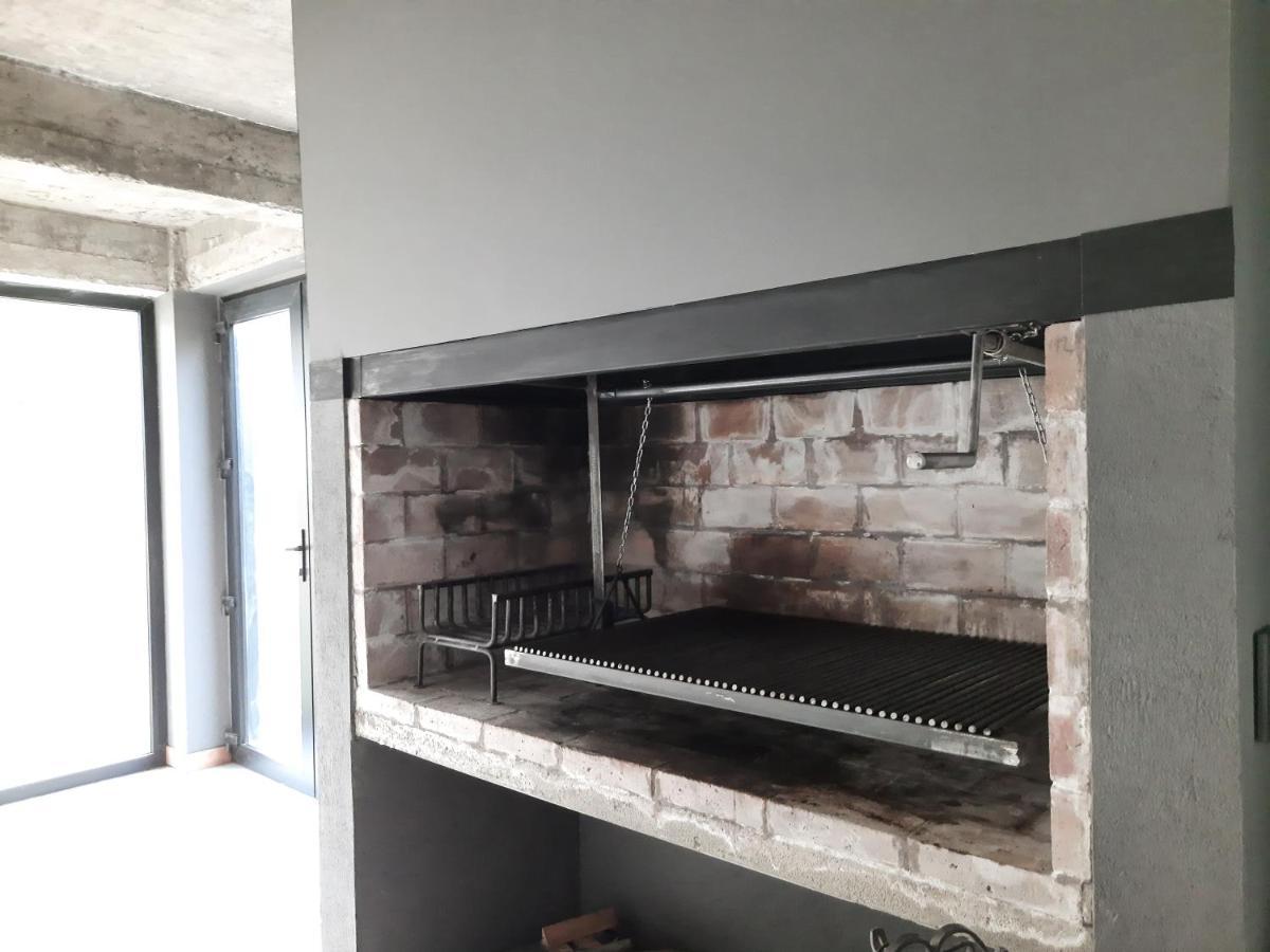 Casa De Invitados Con Parrilla Y Horno A Lena Ushuaia Eksteriør billede
