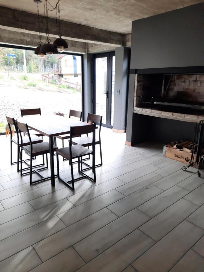 Casa De Invitados Con Parrilla Y Horno A Lena Ushuaia Eksteriør billede