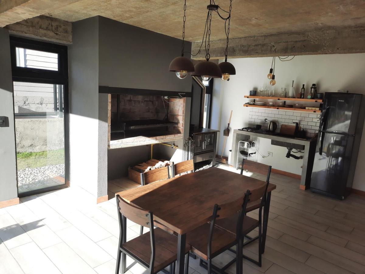 Casa De Invitados Con Parrilla Y Horno A Lena Ushuaia Eksteriør billede